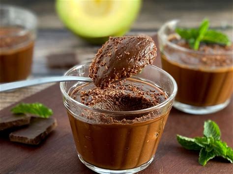 Mousse de Chocolate fit, com apenas 3 ingredientes, receita deliciosa e que te proporciona nutrientes importantes para bem-estar mental, ideal para comer a noite depois um dia estressante e cansativo de trabalho.